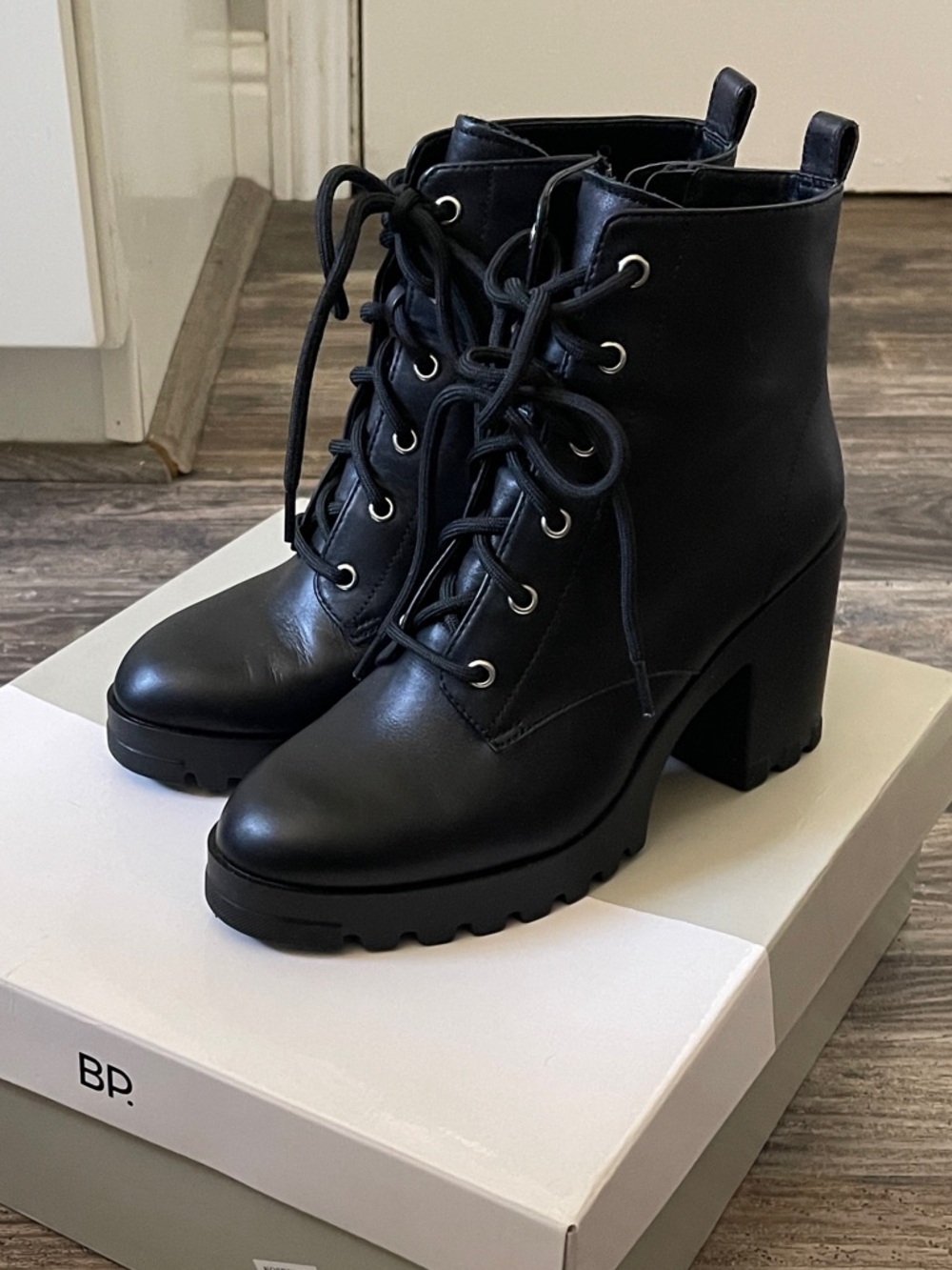 BP Black Leather Lace Up Ankle Boots 7.5 Lug Sole Block Heel Combat Boot - Picture 3 of 11